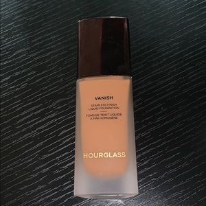 Hourglass Vanish Seamless Finish Liquid Foundation